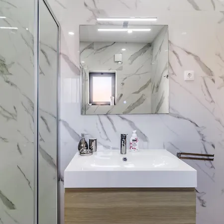 Pura Vida, Retreat Lagos