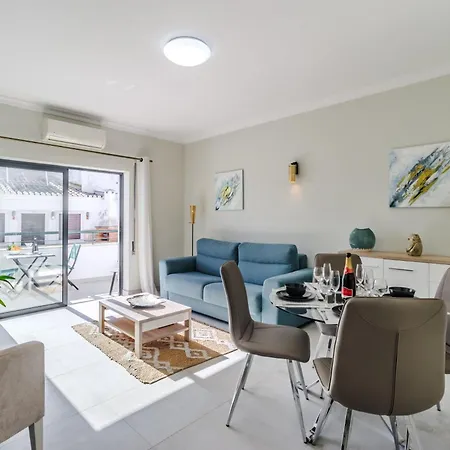 Pura Vida, Retreat Lagos